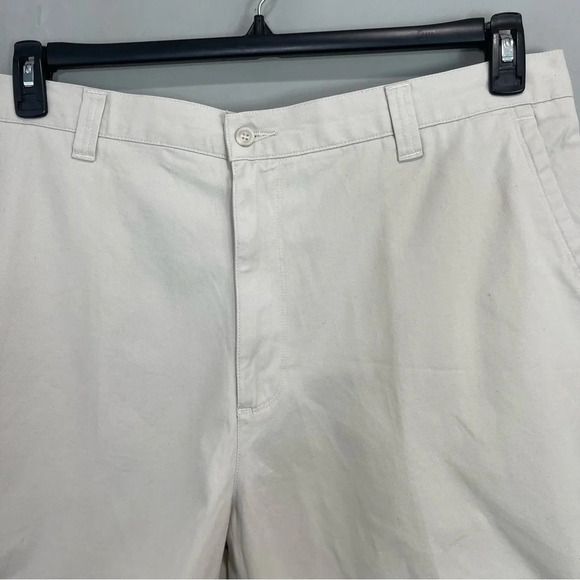 NWT Dockers Flat Front Relax Fit  Kaki Shorts - Picture 2 of 11